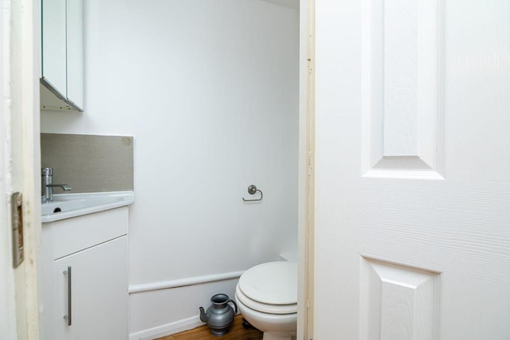 London Single Refurbished Bedroom المظهر الخارجي الصورة