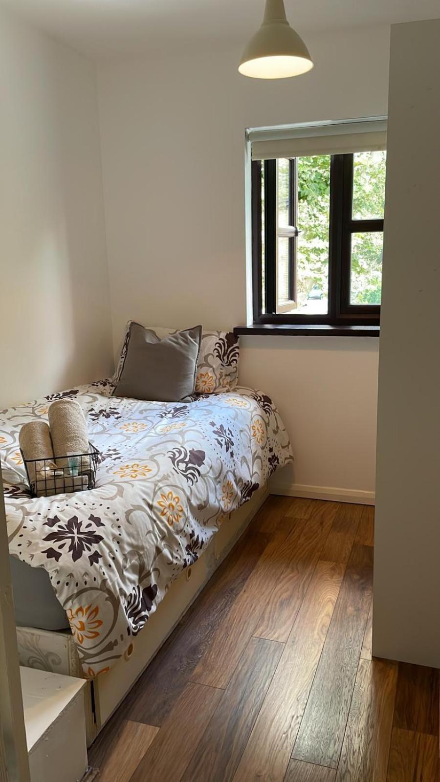 London Single Refurbished Bedroom المظهر الخارجي الصورة